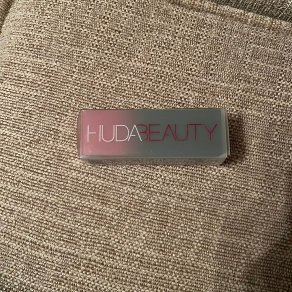 Huda Beauty Bachelorette power bullet lipstick